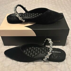 Birdies The Swan - Black Velvet with Caviar Gem